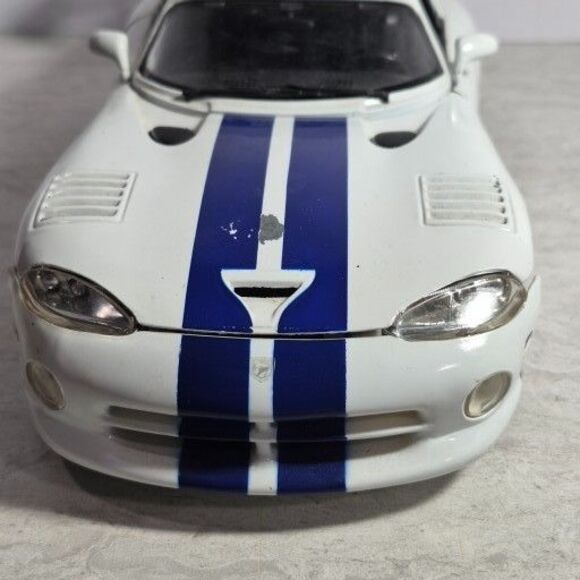 Blue & White Maisto Dodge Viper GTS GTS-R Coupe Scale 1/18 with Spoiler on Back. - Picture 10 of 16